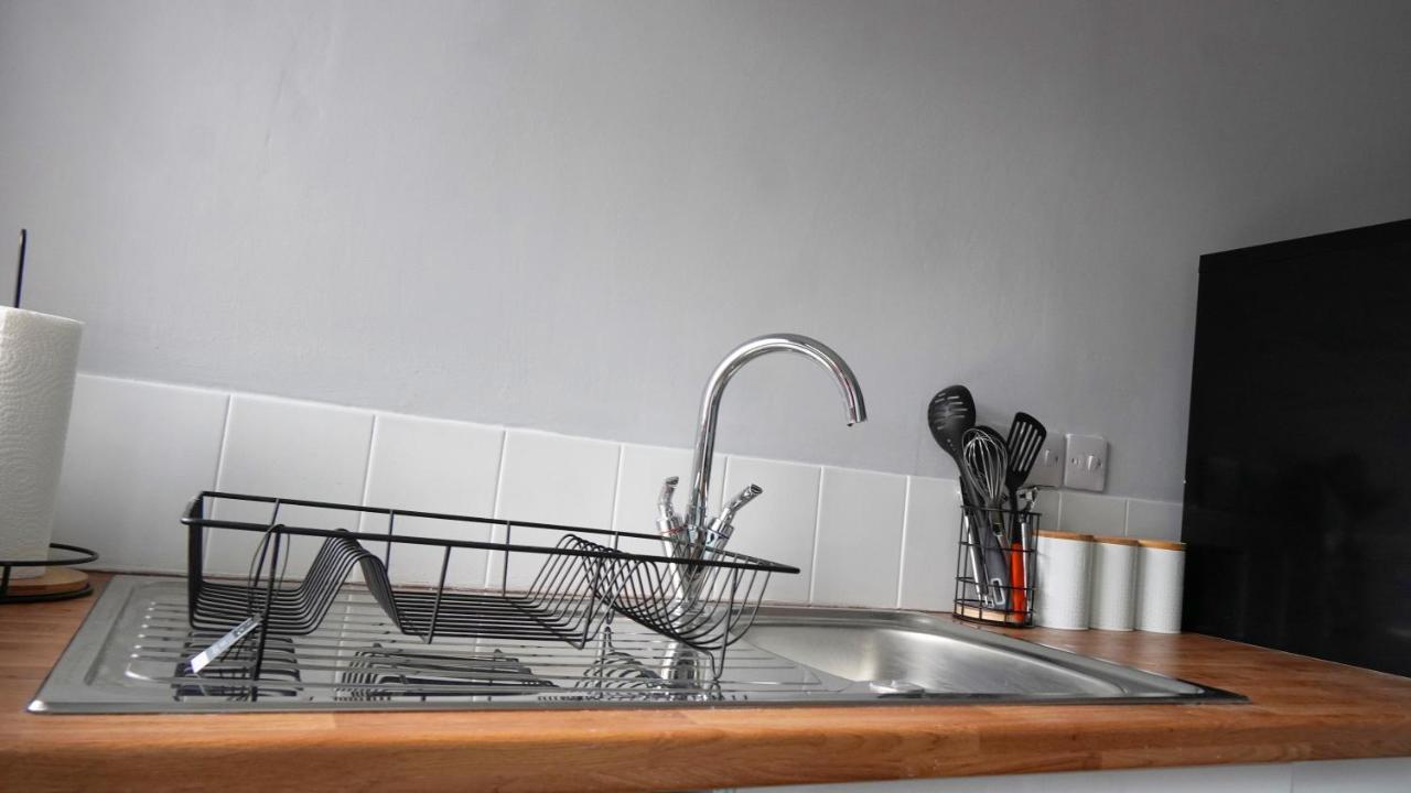 Portobello House - Four Bedroom House Perfect For Contractors - Sleeps 6 - Free Parking Wolverhampton Extérieur photo