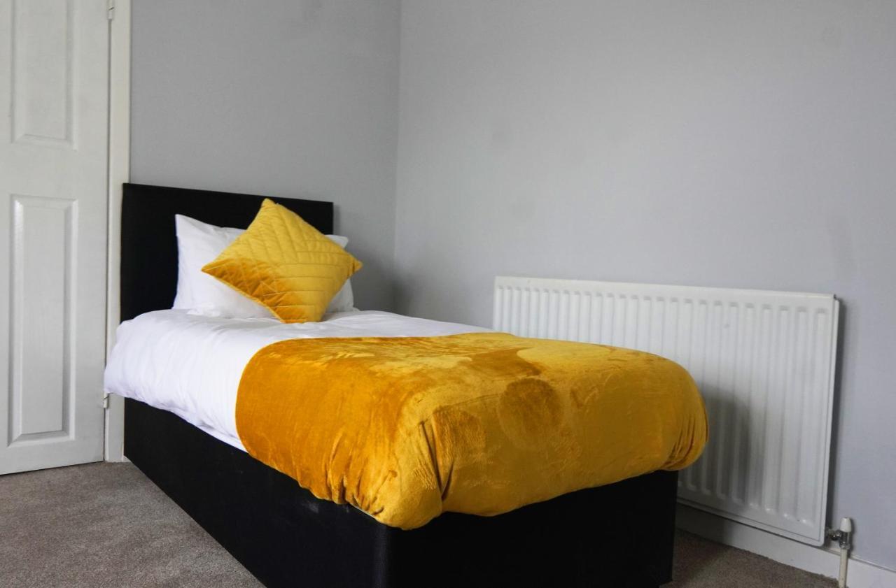 Portobello House - Four Bedroom House Perfect For Contractors - Sleeps 6 - Free Parking Wolverhampton Extérieur photo