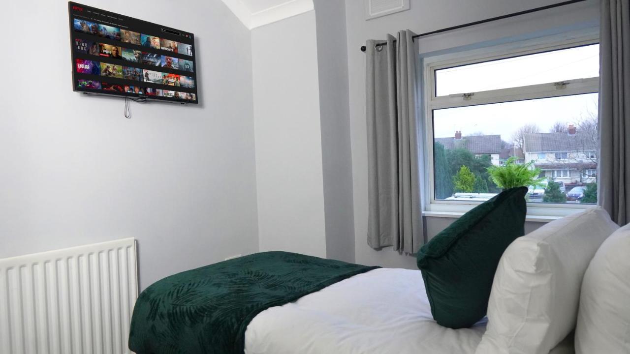 Portobello House - Four Bedroom House Perfect For Contractors - Sleeps 6 - Free Parking Wolverhampton Extérieur photo