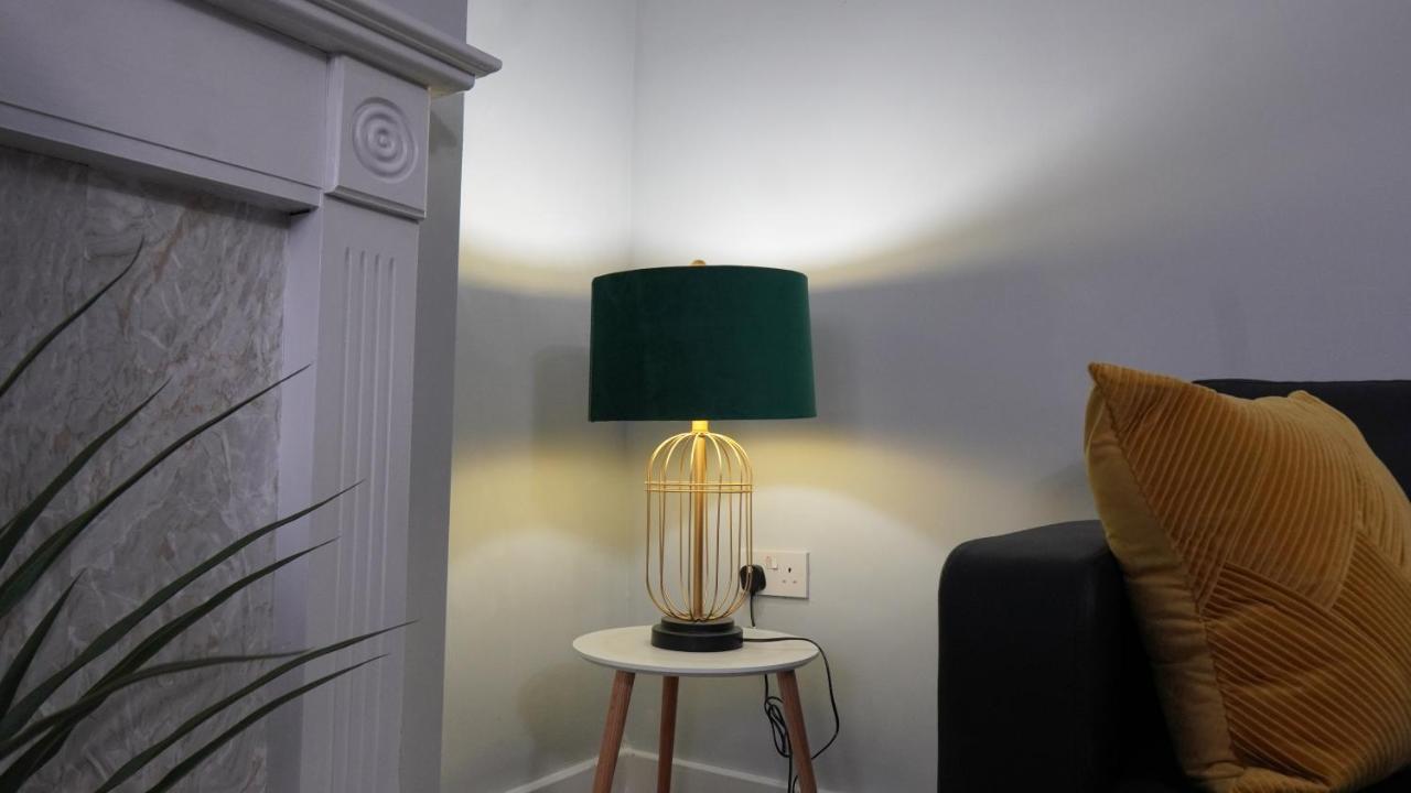 Portobello House - Four Bedroom House Perfect For Contractors - Sleeps 6 - Free Parking Wolverhampton Extérieur photo