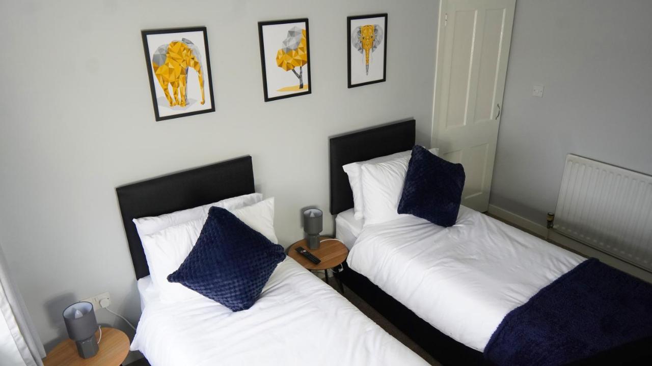 Portobello House - Four Bedroom House Perfect For Contractors - Sleeps 6 - Free Parking Wolverhampton Extérieur photo