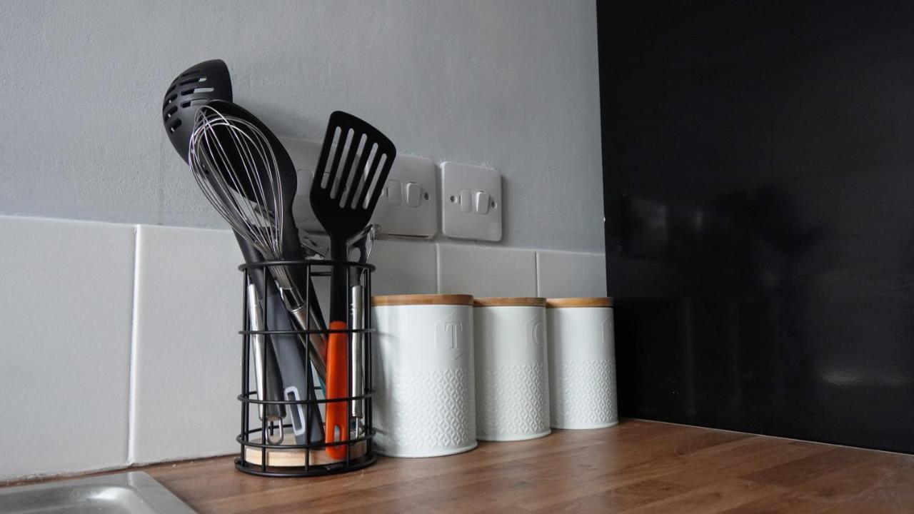 Portobello House - Four Bedroom House Perfect For Contractors - Sleeps 6 - Free Parking Wolverhampton Extérieur photo