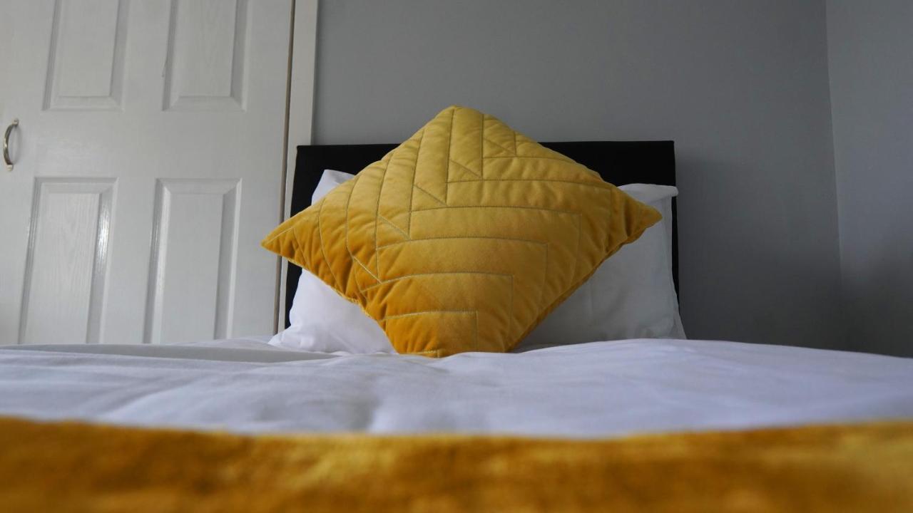 Portobello House - Four Bedroom House Perfect For Contractors - Sleeps 6 - Free Parking Wolverhampton Extérieur photo