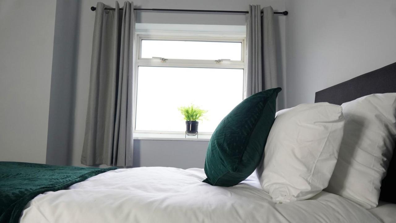 Portobello House - Four Bedroom House Perfect For Contractors - Sleeps 6 - Free Parking Wolverhampton Extérieur photo