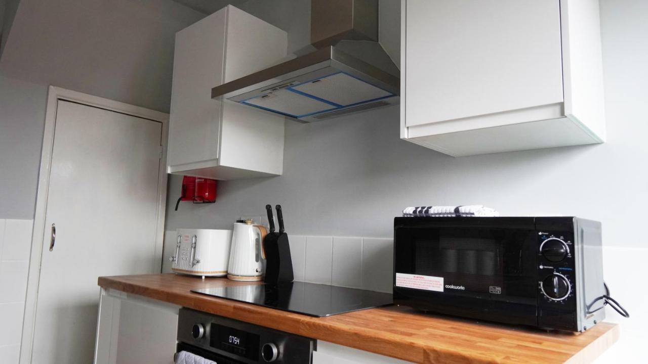 Portobello House - Four Bedroom House Perfect For Contractors - Sleeps 6 - Free Parking Wolverhampton Extérieur photo