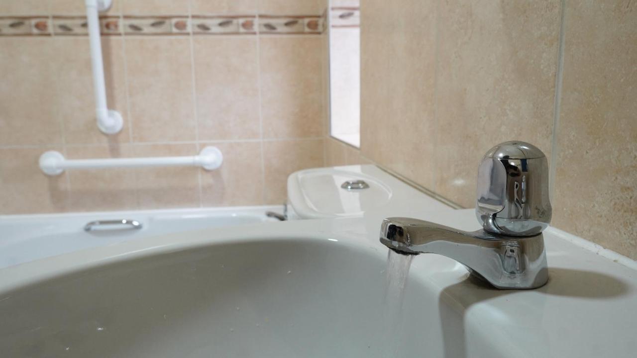 Portobello House - Four Bedroom House Perfect For Contractors - Sleeps 6 - Free Parking Wolverhampton Extérieur photo