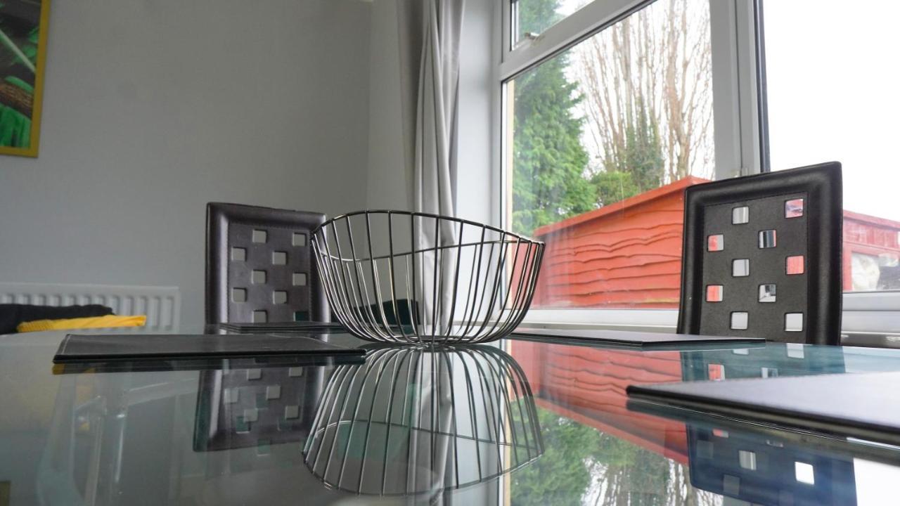 Portobello House - Four Bedroom House Perfect For Contractors - Sleeps 6 - Free Parking Wolverhampton Extérieur photo