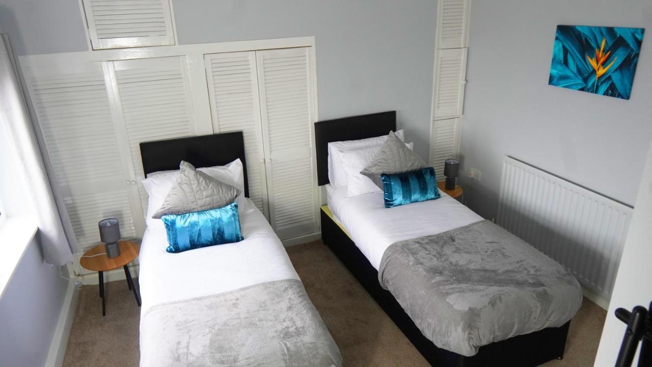 Portobello House - Four Bedroom House Perfect For Contractors - Sleeps 6 - Free Parking Wolverhampton Extérieur photo