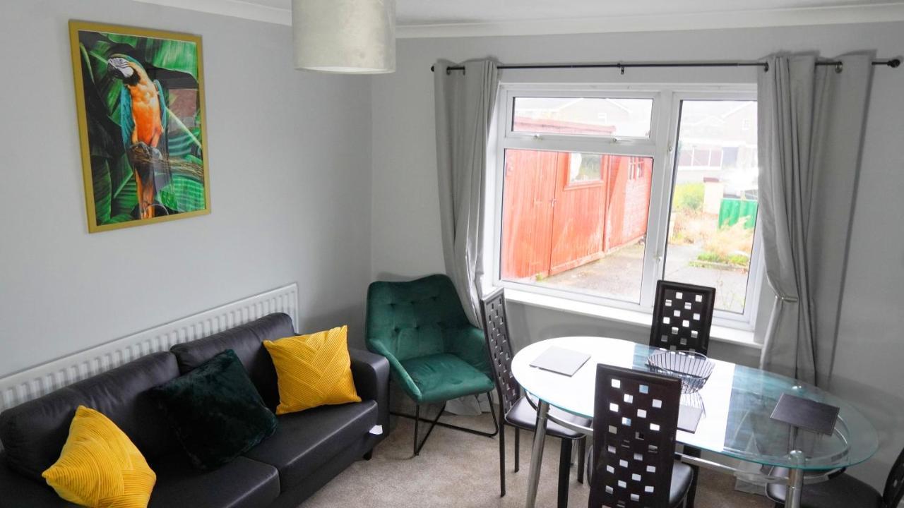 Portobello House - Four Bedroom House Perfect For Contractors - Sleeps 6 - Free Parking Wolverhampton Extérieur photo