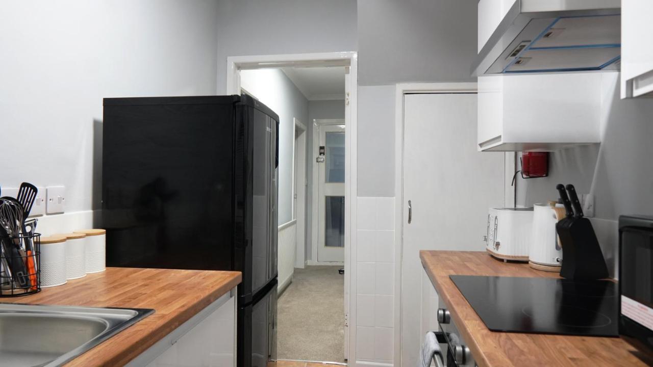 Portobello House - Four Bedroom House Perfect For Contractors - Sleeps 6 - Free Parking Wolverhampton Extérieur photo