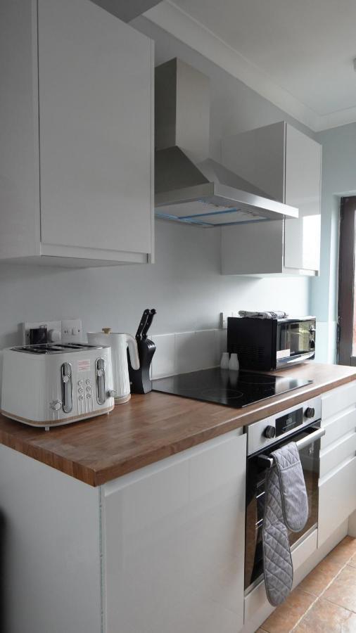 Portobello House - Four Bedroom House Perfect For Contractors - Sleeps 6 - Free Parking Wolverhampton Extérieur photo